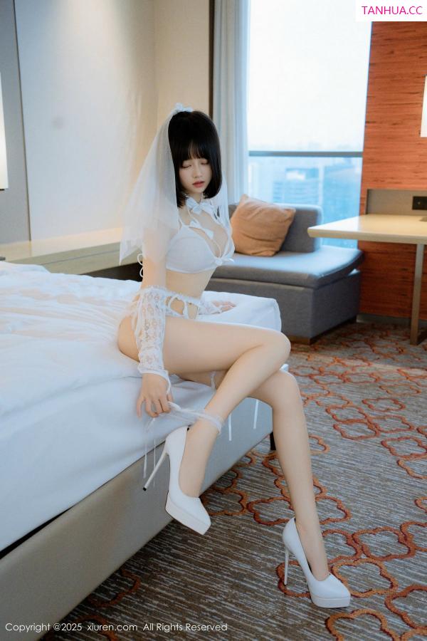 涵涵_blackangela  [XiuRen]高清写真图 2025.03.06 No.9972 涵涵Luna 美腿性感第12张图片
